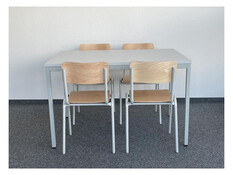 Bestehend aus 1 Tisch und und 4 Stühlen · Stuhl- und Tischgestell lichtgrau, Tischplatte lichtgrau
