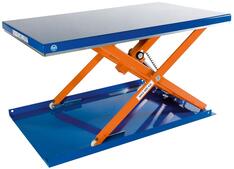 Flachform-Hubtisch, Traglast 2000 kg, geschlossene Tischplatte LxB 1350x1000 mm, Nutzhub 820 mm, mit Fuß-Bedienelement, Motor 400 V /0,75 kW